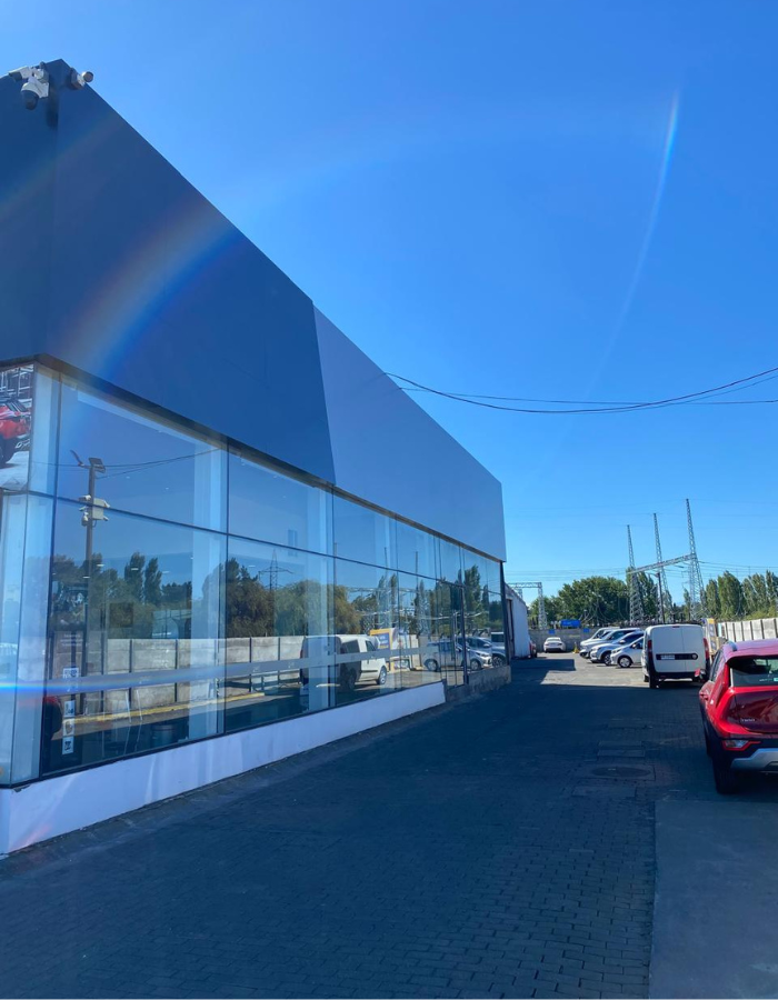 Fachada de local comercial con ACM
